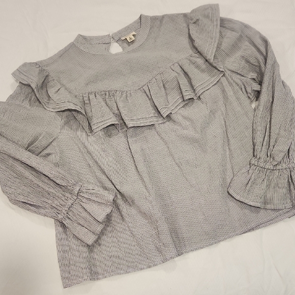 a.n.a. Gray Ruffle Blouse - Picture 1 of 5